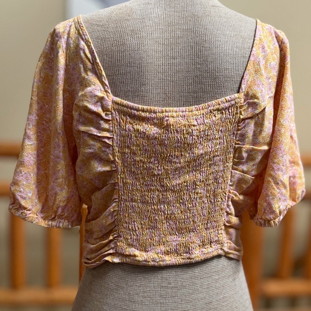 H&M Ruched Floral Puff-Sleeve Top – Size L - Picture 12 of 15